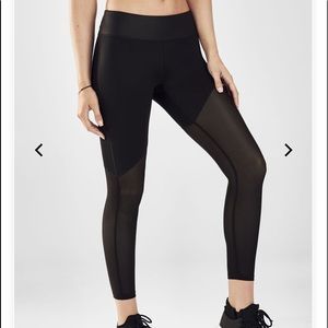 🎉SOLD🎉 Fabletics XL Salar Mesh UltraCool 7/8